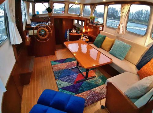 Motor Yacht Almaz