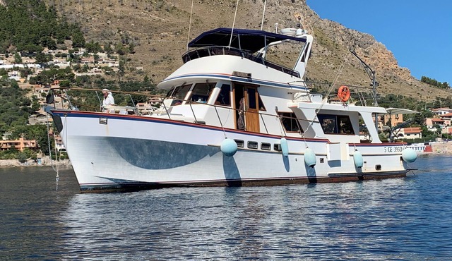 Motor Yacht Luise boat&breakfast - marina on the beach of San Vito lo Capo
