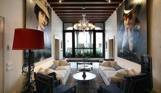 Muazzo Palace:Balcony Canal sleeps 8 gym sauna .small deposit. Luggage storage