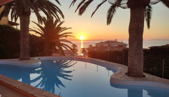 Nea Villa, for 11 people, swimming pool, panoramic terrace, 70 mt from the beach