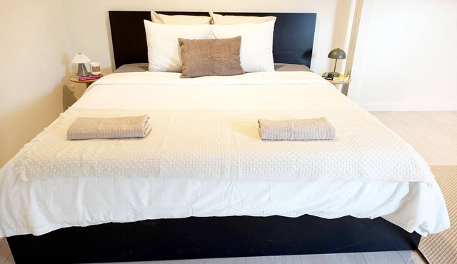 Near Center, Cozy Room in Shared Apt w/WIFI