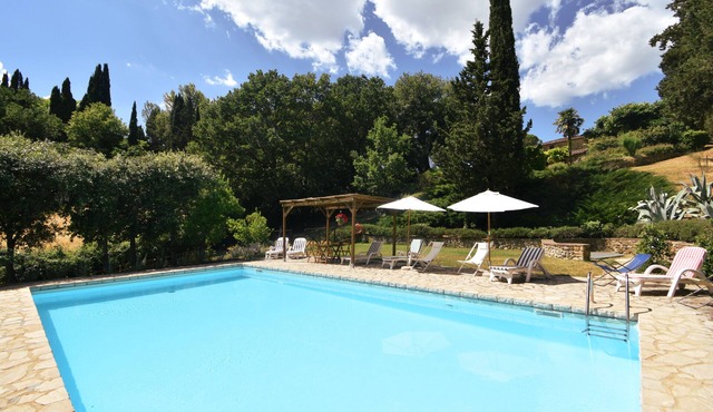 Near Siena (6 km), in Chianti, swimming pool and terrace, Wi-fi, A/C