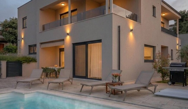 New amazing holiday house with pool