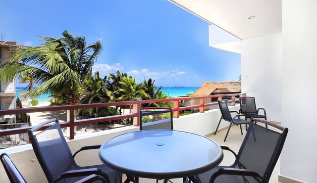 NEW LISTING! Oceanview 2 bedr condo, steps from the beach