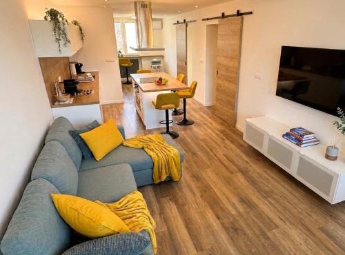 NEW Modern Apartment in City Center
