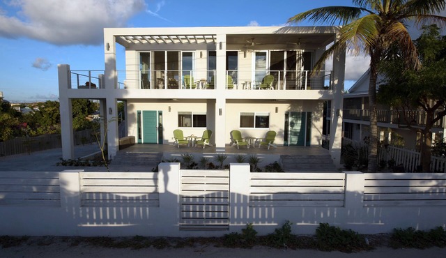 New Oceanfront Villa! Twin Suites