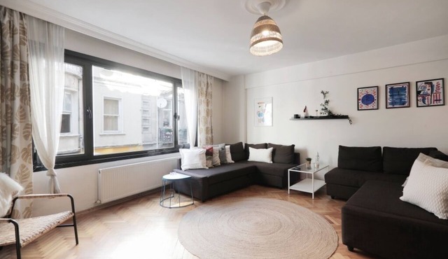 NEW! Stunning 3BR Flat located in the heart of IST