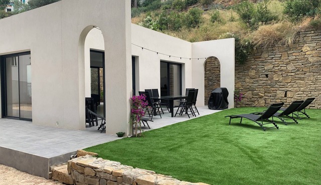 New villa in Fonsainte neighborhood near beach/station, garden, spa, BBQ, private parking