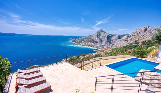 New Villa Vista for 6 persons with an amazing view