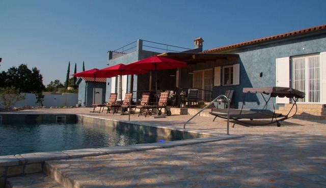 New villa with heated pool - fully fenced - Livada residence