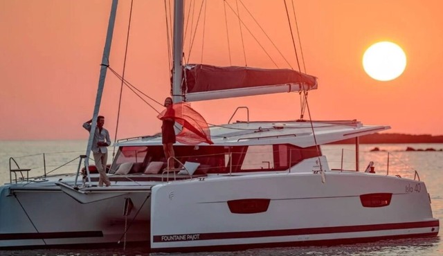 NEW VRBO Listing! Elegant 40' Yacht in 5-Star Resort
