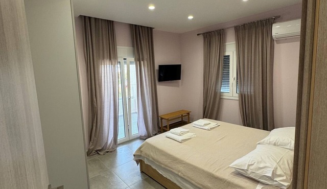 Newly-built Villa, ideally located near the Sea and the Airport!