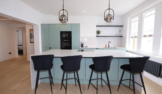 Newly Refurbished w/River Views