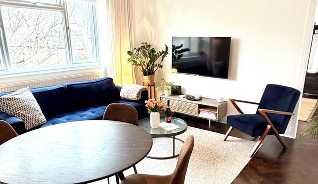 Newly Refurbished 2 BR Apartment in South London