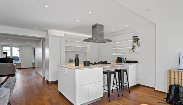 Newly renovated apartment next to Lake Zurich with private terrace