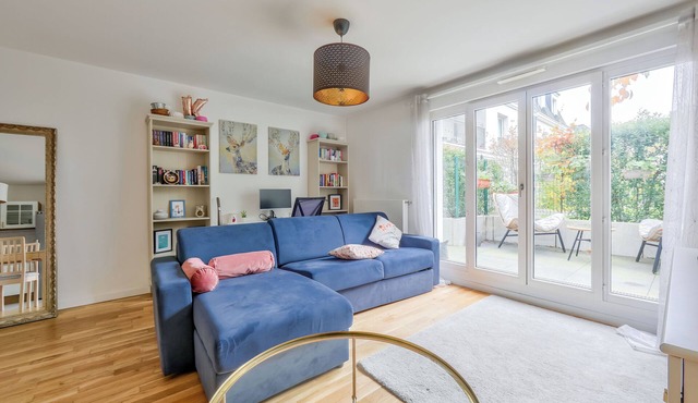 Nice 1BR flat with lovely terrace and parking