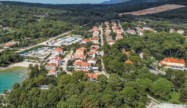Nice apartment for 6 guests with hot tub, WIFI, A/C, TV and patio