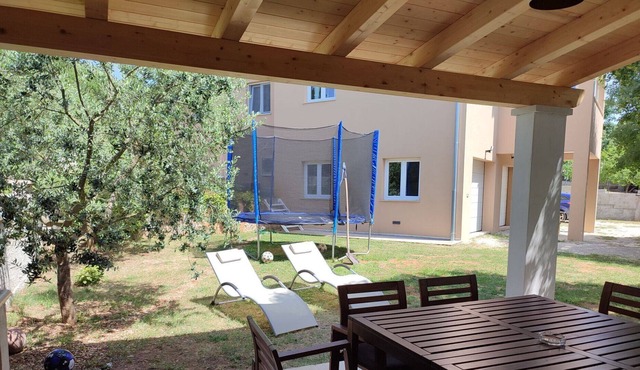Nice apartment for 8 guests with WIFI, A/C, TV, terrace, panoramic view and parking