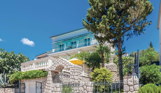 Nice apartment in Dramalj with WiFi