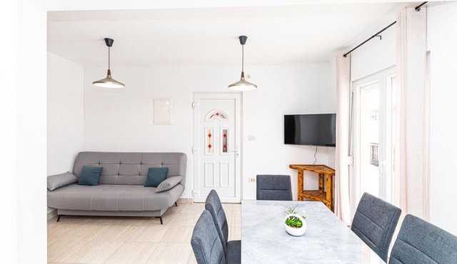 Nice apartment in Sevid with WiFi
