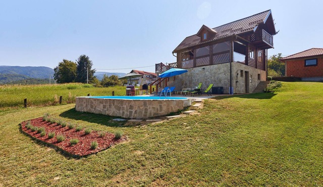 Nice home in Pustodol with sauna