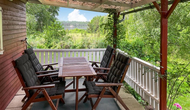 Nice home in Stigtomta with lake view