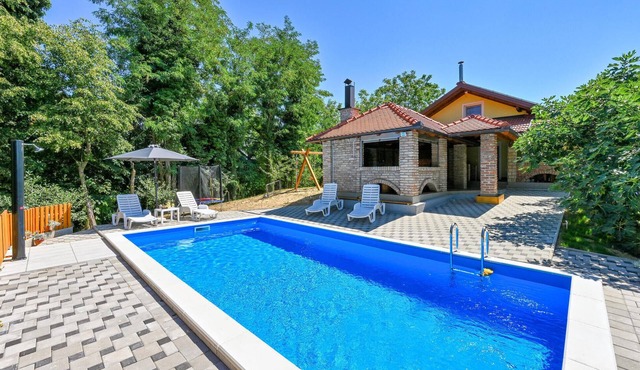 Nice home in Susobreg