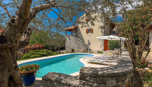 Nice home in Svetvincenat
