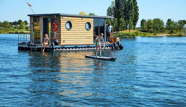 Nice houseboat in Kinrooi for rent