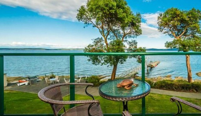 Oceanfront Escape - Studio with kitchenette
