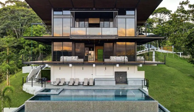 Odyssey Villa - incredible mountain views, 3 bedrooms, w pool!