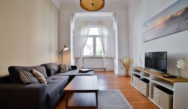 Old building vacation apartment in the Goethe district - luxury bathroom, WiFi & space for 4 people