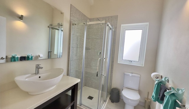 One Bedroom Apartment within walking distance of English Harbour