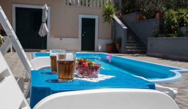 One bedroom apartment with a swimming pool Okrug Donji, Čiovo (A-25498-d)