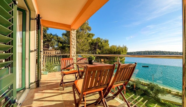 One bedroom apartment near beach Mali Lošinj, Lošinj (A-5391-b)