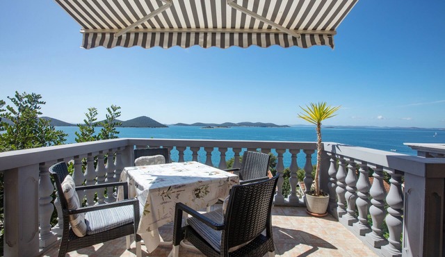 One bedroom apartment with terrace and sea view Drage, Biograd (A-19189-a)