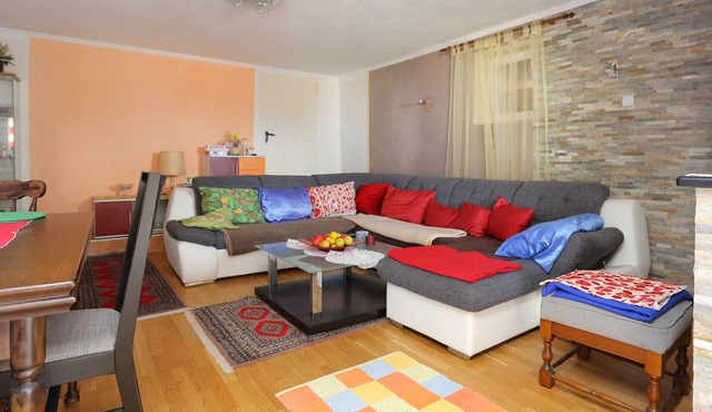 One bedroom apartment with terrace and sea view Mali Rat, Omiš (A-18485-c)