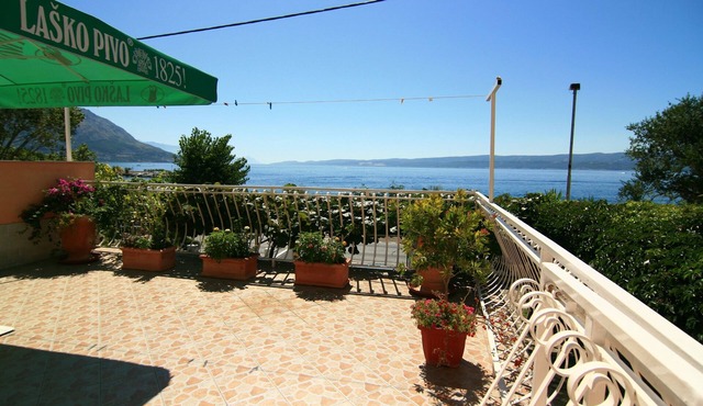 One bedroom apartment near beach Duće (Omiš) (A-5275-a)