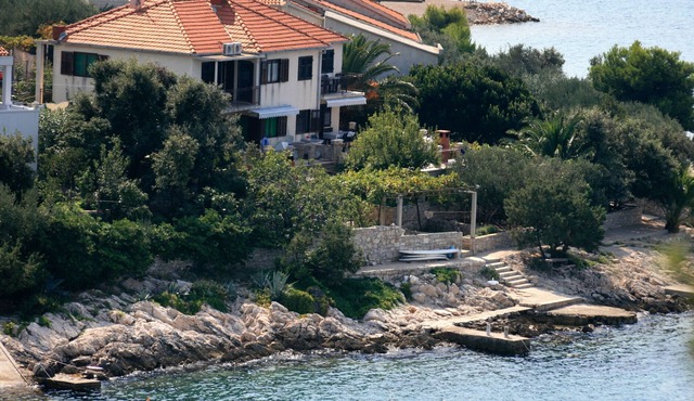 One bedroom apartment near beach Maslinica, Šolta (A-775-c)