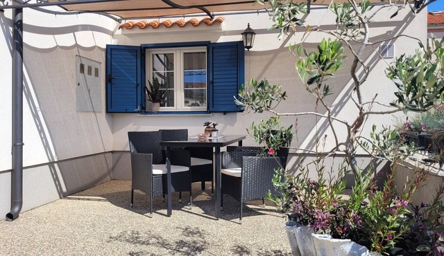 One bedroom apartment with terrace Porat, Krk (A-19348-a)