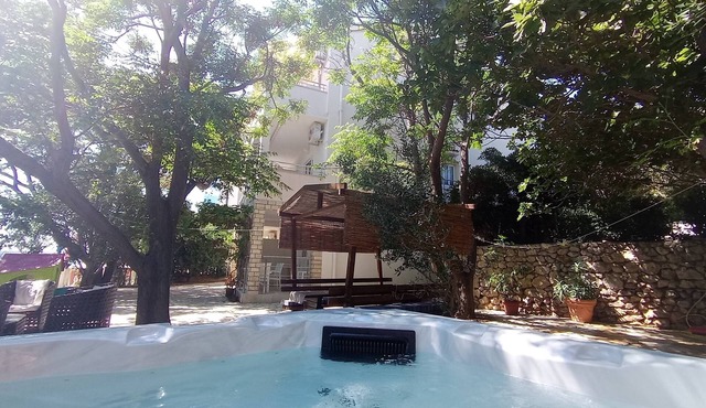 One bedroom apartment with hot tub by the beach Vidalići, Pag (A-18936-a)