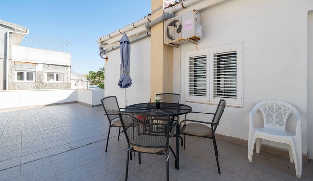One bedroom apartment near beach Metajna, Pag (A-6395-d)