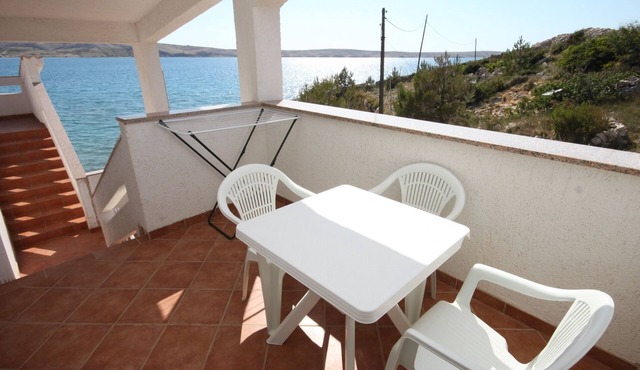 One bedroom apartment near beach Kustići, Pag (A-6376-d)