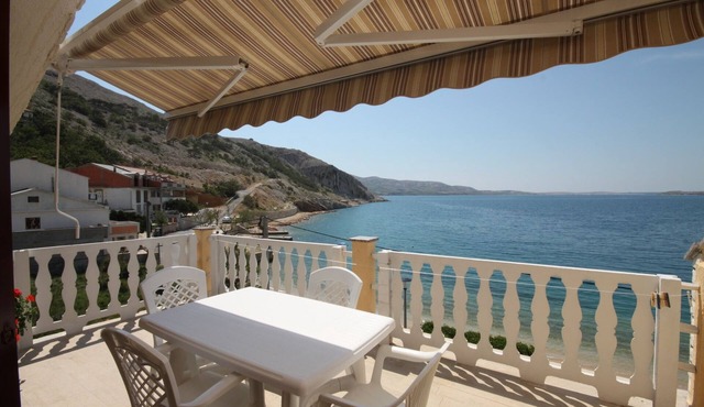 One bedroom apartment near beach Metajna, Pag (A-6497-e)
