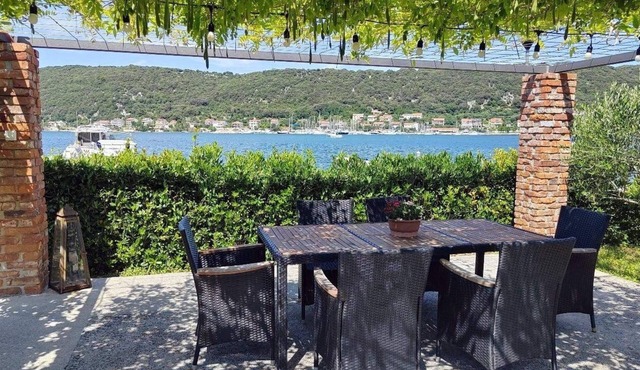 One bedroom apartment near beach Supetarska Draga - Donja, Rab (A-23377-a)