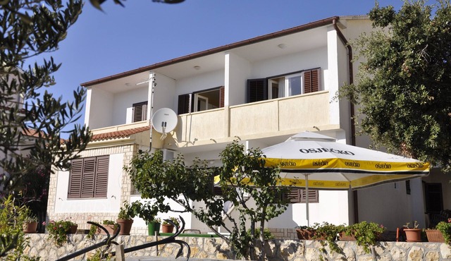One bedroom apartment near beach Barbat, Rab (A-14512-b)