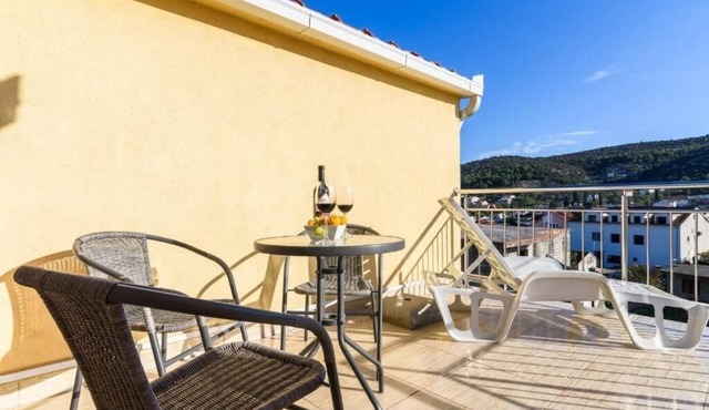 One bedroom apartment with terrace Marina, Trogir (A-25135-f)