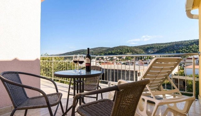 One bedroom apartment with terrace Marina, Trogir (A-25135-g)