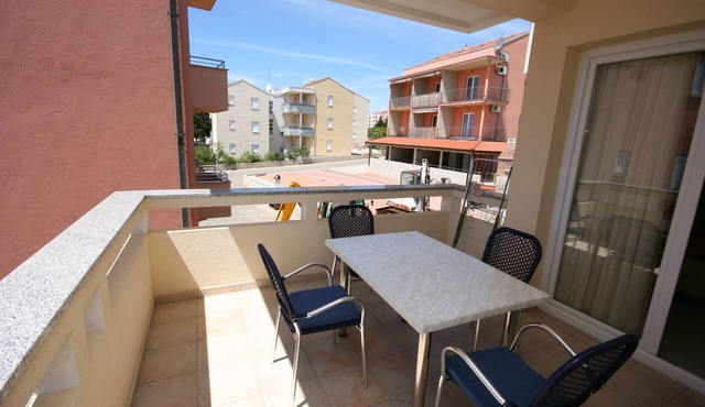 One bedroom apartment with terrace Novalja, Pag (A-3294-c)