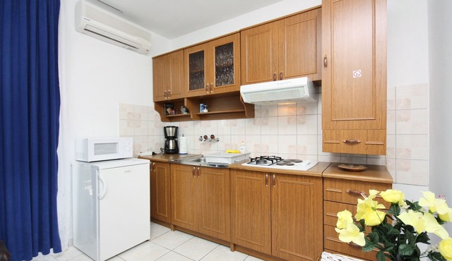 One bedroom apartment with terrace Murter (A-5084-a)